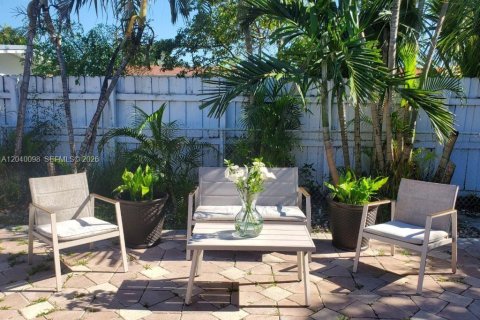 Casa en venta en Miami, Florida, 3 dormitorios, 139.91 m2 № 2083895 - foto 13