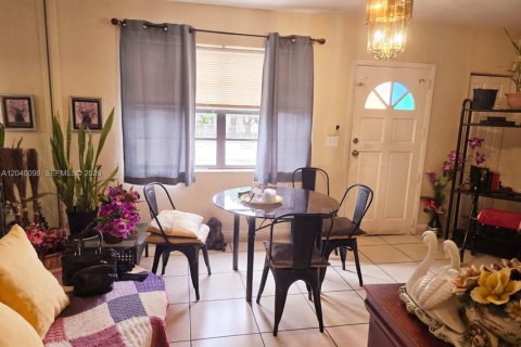 Casa en venta en Miami, Florida, 3 dormitorios, 139.91 m2 № 2083895 - foto 5