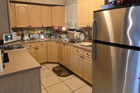 Casa en venta en Miami, Florida, 3 dormitorios, 139.91 m2 № 2083895 - foto 6