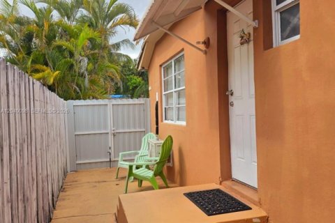 Casa en venta en Miami, Florida, 3 dormitorios, 139.91 m2 № 2083895 - foto 10