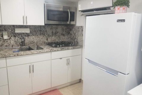 Casa en venta en Miami, Florida, 3 dormitorios, 139.91 m2 № 2083895 - foto 11