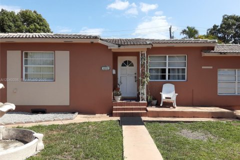 Casa en Miami, Florida 3 dormitorios, 139.91 m2 № 2083895