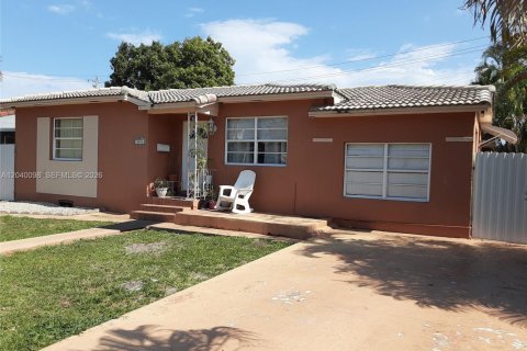 Casa en venta en Miami, Florida, 3 dormitorios, 139.91 m2 № 2083895 - foto 2
