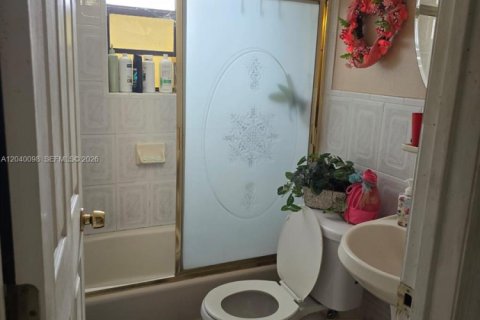 Casa en venta en Miami, Florida, 3 dormitorios, 139.91 m2 № 2083895 - foto 9