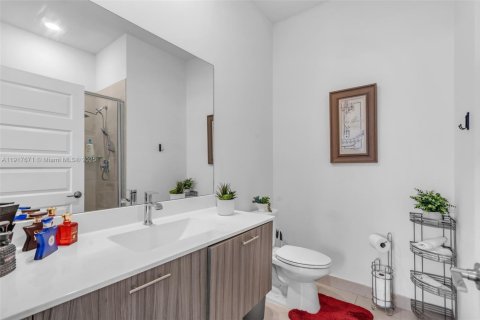 Condo in Doral, Florida, 3 bedrooms  № 2076792 - photo 22