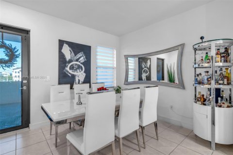 Condo in Doral, Florida, 3 bedrooms  № 2076792 - photo 17