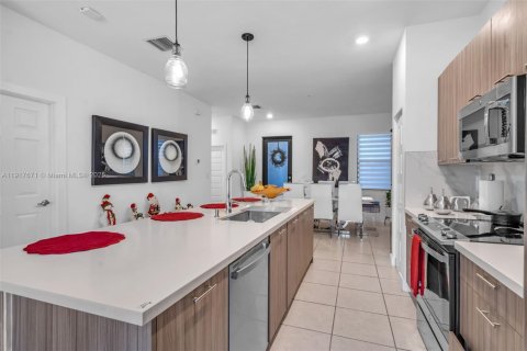 Condo in Doral, Florida, 3 bedrooms  № 2076792 - photo 16