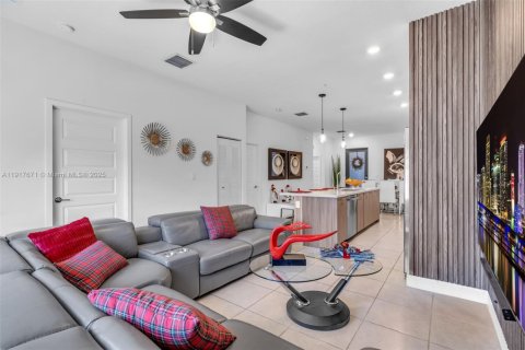 Condo in Doral, Florida, 3 bedrooms  № 2076792 - photo 13