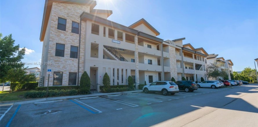 Condo in Doral, Florida, 3 bedrooms  № 2076792
