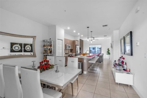 Condo in Doral, Florida, 3 bedrooms  № 2076792 - photo 8