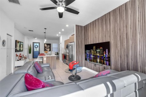 Condo in Doral, Florida, 3 bedrooms  № 2076792 - photo 12