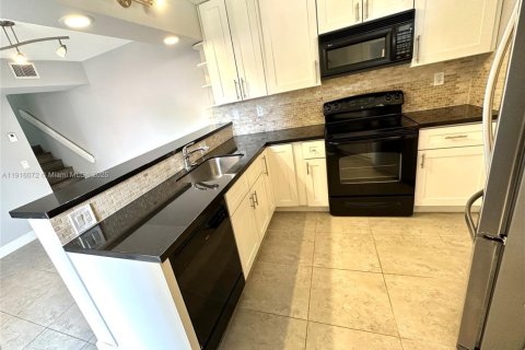 Touwnhouse à louer à Boca Raton, Floride: 2 chambres, 120.96 m2 № 1970801 - photo 1