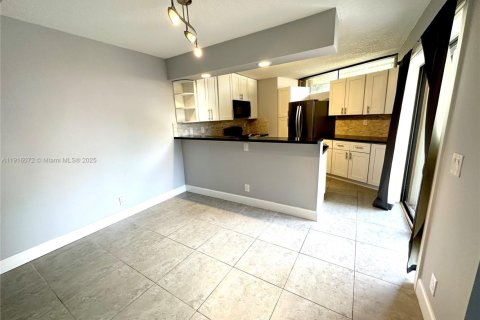 Touwnhouse à louer à Boca Raton, Floride: 2 chambres, 120.96 m2 № 1970801 - photo 3