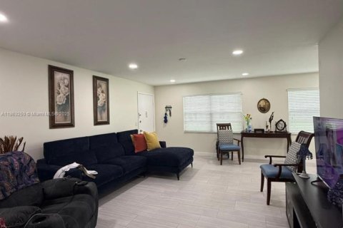 Купить кондоминиум в Пемброк-Пайнс, Флорида 2 спальни, 108.32м2, № 1898265 - фото 12