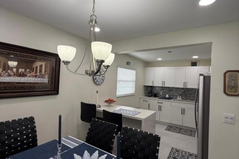 Купить кондоминиум в Пемброк-Пайнс, Флорида 2 спальни, 108.32м2, № 1898265 - фото 7