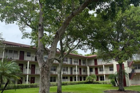 Купить кондоминиум в Пемброк-Пайнс, Флорида 2 спальни, 108.32м2, № 1898265 - фото 3