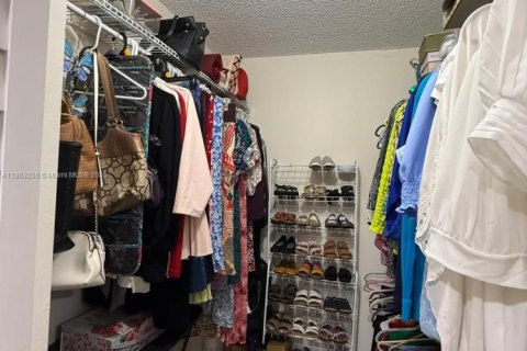 Купить кондоминиум в Пемброк-Пайнс, Флорида 2 спальни, 108.32м2, № 1898265 - фото 23