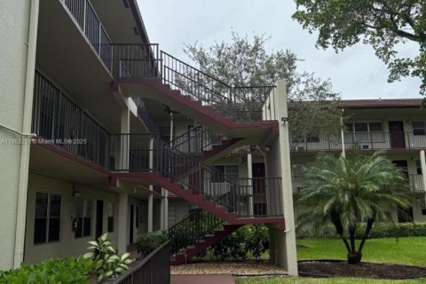 Купить кондоминиум в Пемброк-Пайнс, Флорида 2 спальни, 108.32м2, № 1898265 - фото 2