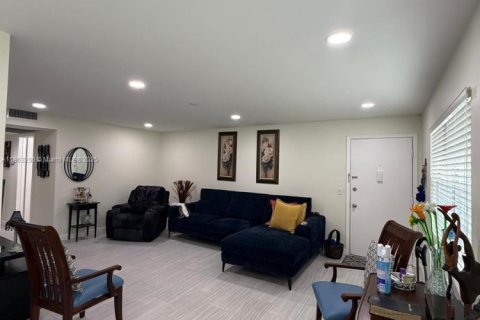 Купить кондоминиум в Пемброк-Пайнс, Флорида 2 спальни, 108.32м2, № 1898265 - фото 10