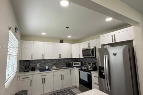 Купить кондоминиум в Пемброк-Пайнс, Флорида 2 спальни, 108.32м2, № 1898265 - фото 9