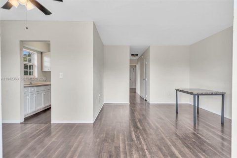 Appartement à louer à North Miami Beach, Floride: 2 chambres, 95.69 m2 № 1999940 - photo 6