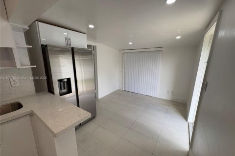 Casa en alquiler en Miami, Florida, 1 dormitorio, 46.45 m2 № 1954346 - foto 4