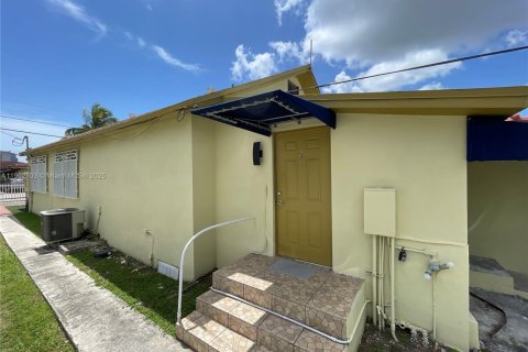 Casa en alquiler en Miami, Florida, 1 dormitorio, 46.45 m2 № 1954346 - foto 13