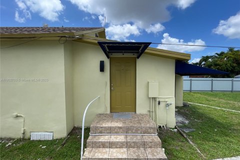 Casa en alquiler en Miami, Florida, 1 dormitorio, 46.45 m2 № 1954346 - foto 10