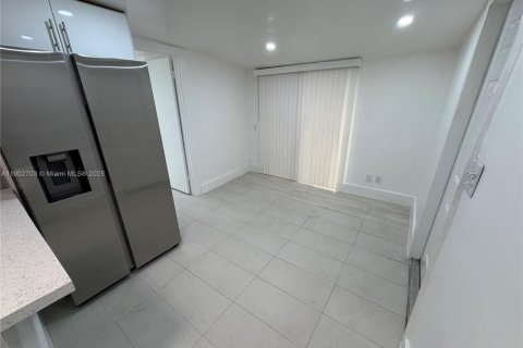 Casa en alquiler en Miami, Florida, 1 dormitorio, 46.45 m2 № 1954346 - foto 5