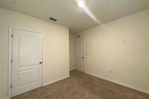 House in Kissimmee, Florida 4 bedrooms, 171.5 sq.m. № 2094898 - photo 4