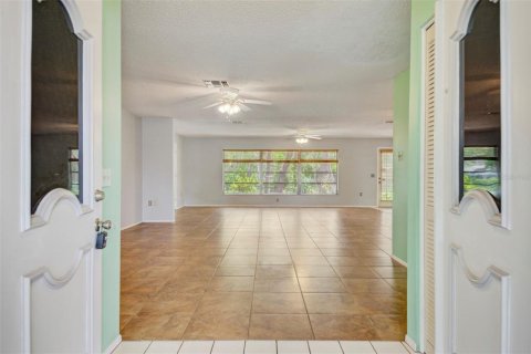 House in Port Richey, Florida 2 bedrooms, 154.03 sq.m. № 1773194 - photo 7