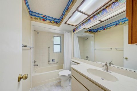 House in Port Richey, Florida 2 bedrooms, 154.03 sq.m. № 1773194 - photo 17