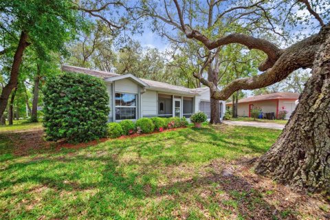 House in Port Richey, Florida 2 bedrooms, 154.03 sq.m. № 1773194 - photo 2
