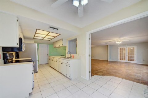 House in Port Richey, Florida 2 bedrooms, 154.03 sq.m. № 1773194 - photo 13
