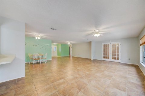 House in Port Richey, Florida 2 bedrooms, 154.03 sq.m. № 1773194 - photo 15