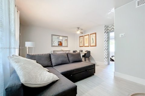 Condominio en venta en Miami, Florida, 1 dormitorio, 48.22 m2 № 2034515 - foto 9