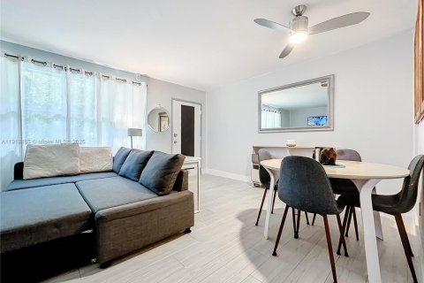 Condominio en venta en Miami, Florida, 1 dormitorio, 48.22 m2 № 2034515 - foto 7