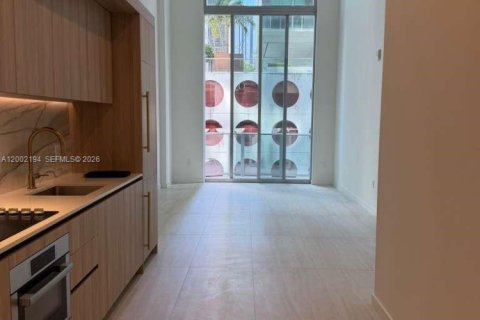 Condo in Miami, Florida, 1 bedroom  № 2067813 - photo 2