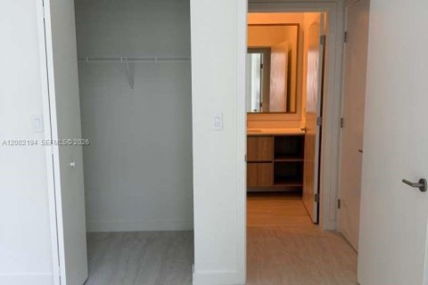 Condo in Miami, Florida, 1 bedroom  № 2067813 - photo 4