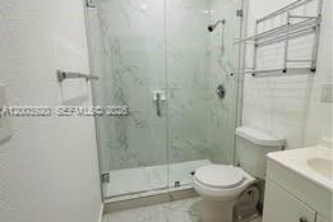 Снять в аренду коммерческую недвижимость в Майами, Флорида 1 спальня, 111.48м2, № 2069356 - фото 4