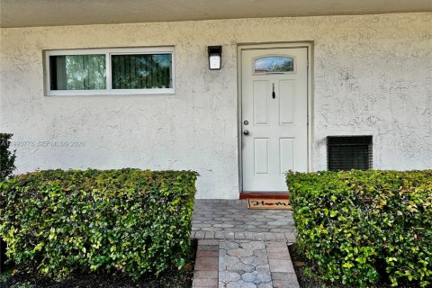 Condo in Pembroke Pines, Florida, 1 bedroom № 2091051
