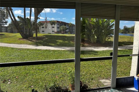 Condominio en venta en Pembroke Pines, Florida, 1 dormitorio, 83.61 m2 № 2091051 - foto 13