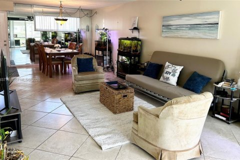 Condominio en venta en Pembroke Pines, Florida, 1 dormitorio, 83.61 m2 № 2091051 - foto 8
