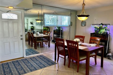 Condominio en venta en Pembroke Pines, Florida, 1 dormitorio, 83.61 m2 № 2091051 - foto 4