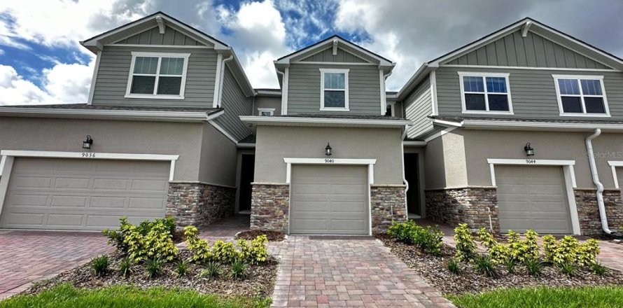 Adosado en Kissimmee, Florida 3 dormitorios, 135.64 m2 № 2134723