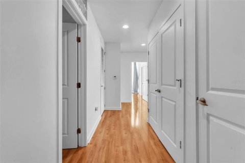 Condo in Tampa, Florida, 2 bedrooms  № 1565918 - photo 8