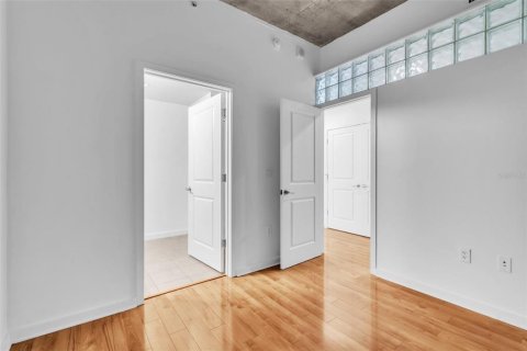 Condo in Tampa, Florida, 2 bedrooms  № 1565918 - photo 10