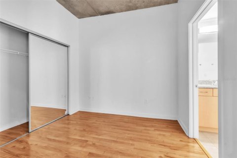 Condo in Tampa, Florida, 2 bedrooms  № 1565918 - photo 9