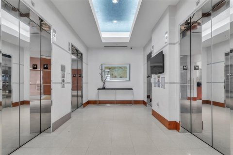Condo in Tampa, Florida, 2 bedrooms  № 1565918 - photo 7