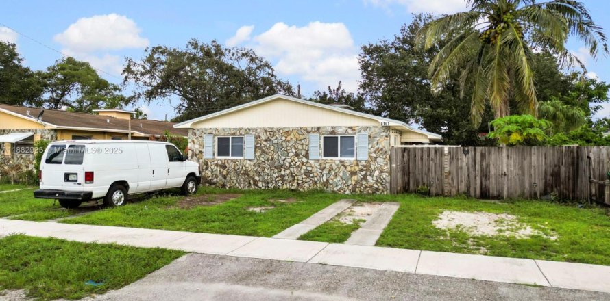 House in Davie, Florida 2 bedrooms, 73.39 sq.m. № 1930268